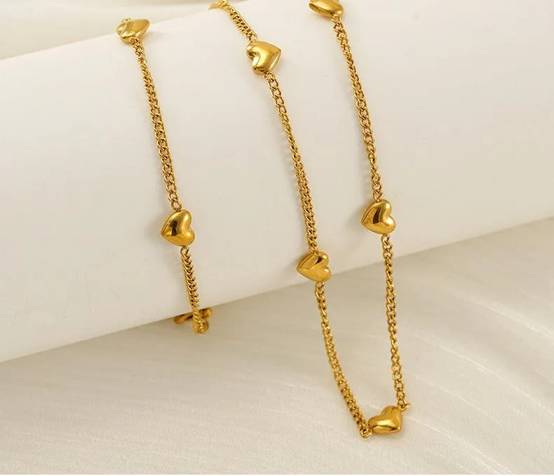 Classic Heart Charm Necklace – Elegant Gold Chain Design