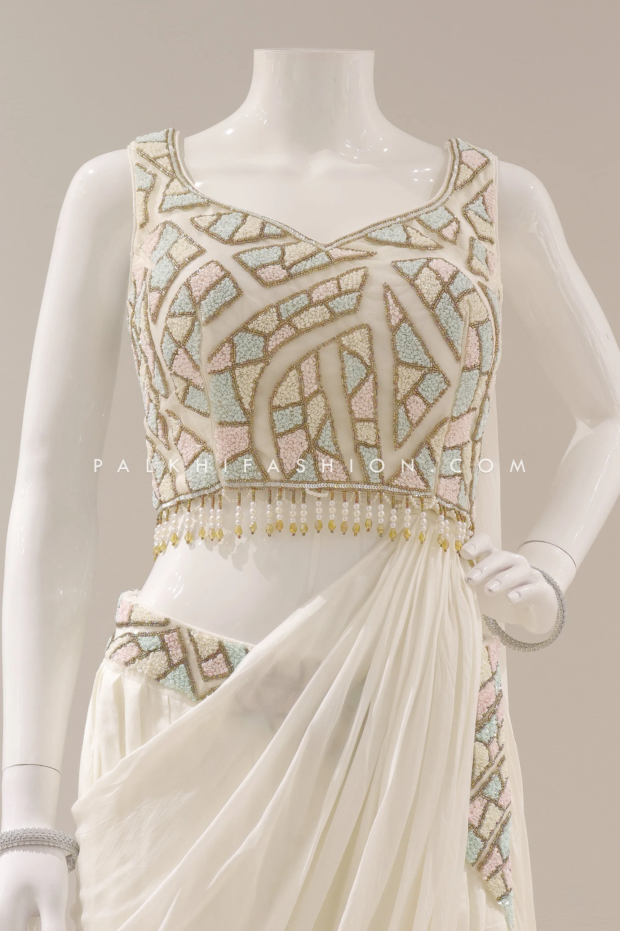 Elegant White Ready-to-Wear Ensemble with Eye-catching Work