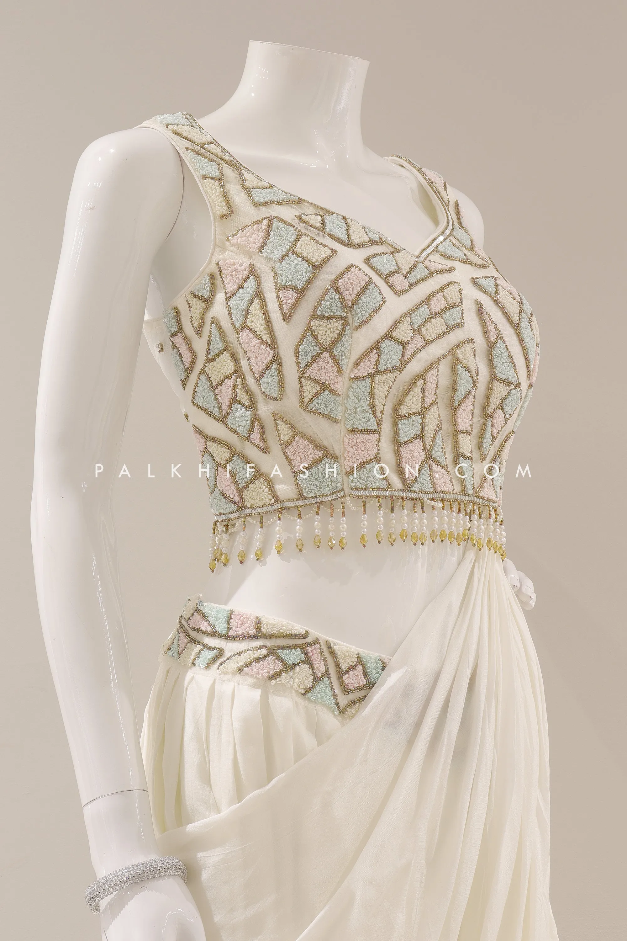 Elegant White Ready-to-Wear Ensemble with Eye-catching Work