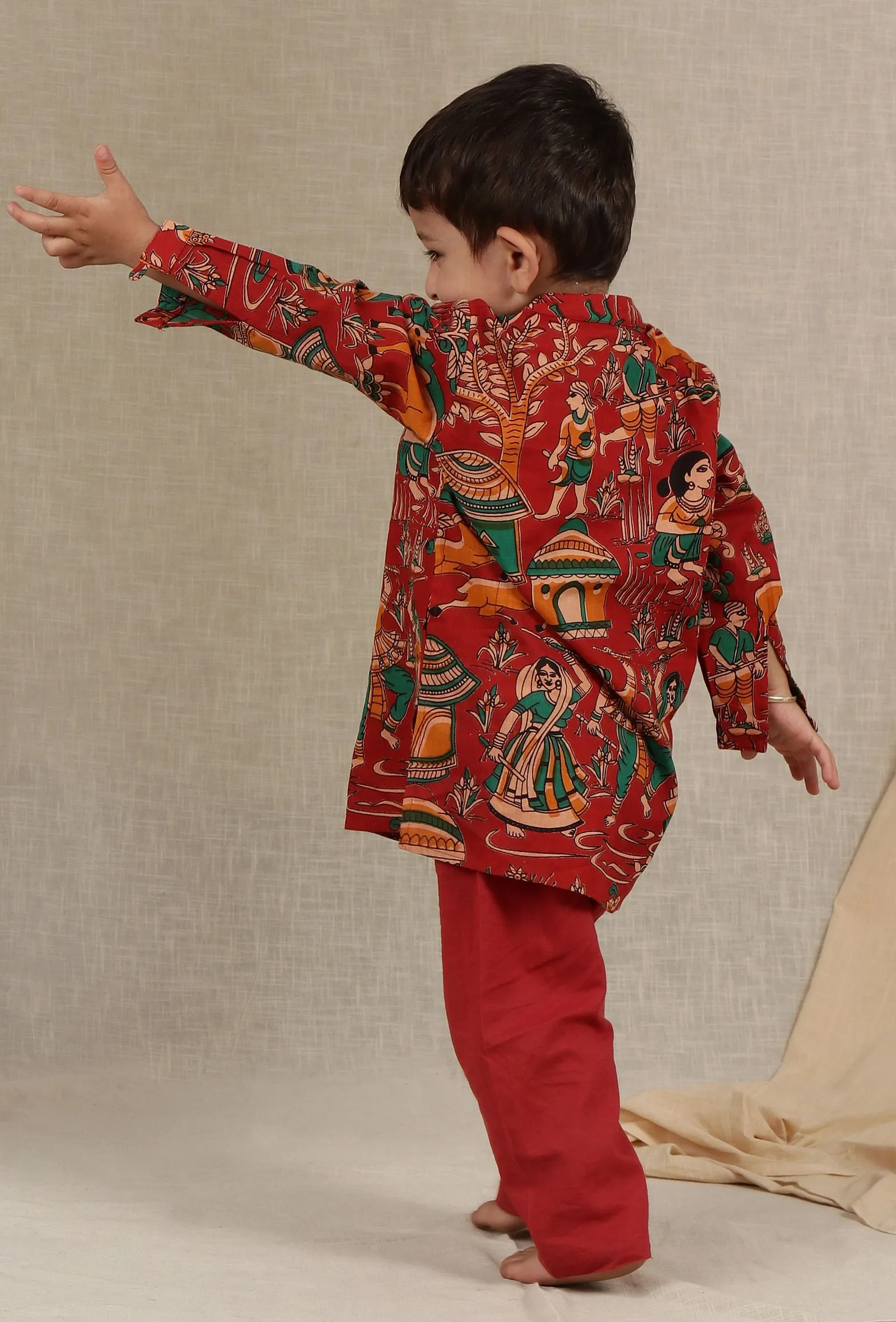 Set Of 2: Laksh Red Kalamkari Printed Cotton Kurta & Maroon Red Pyjama