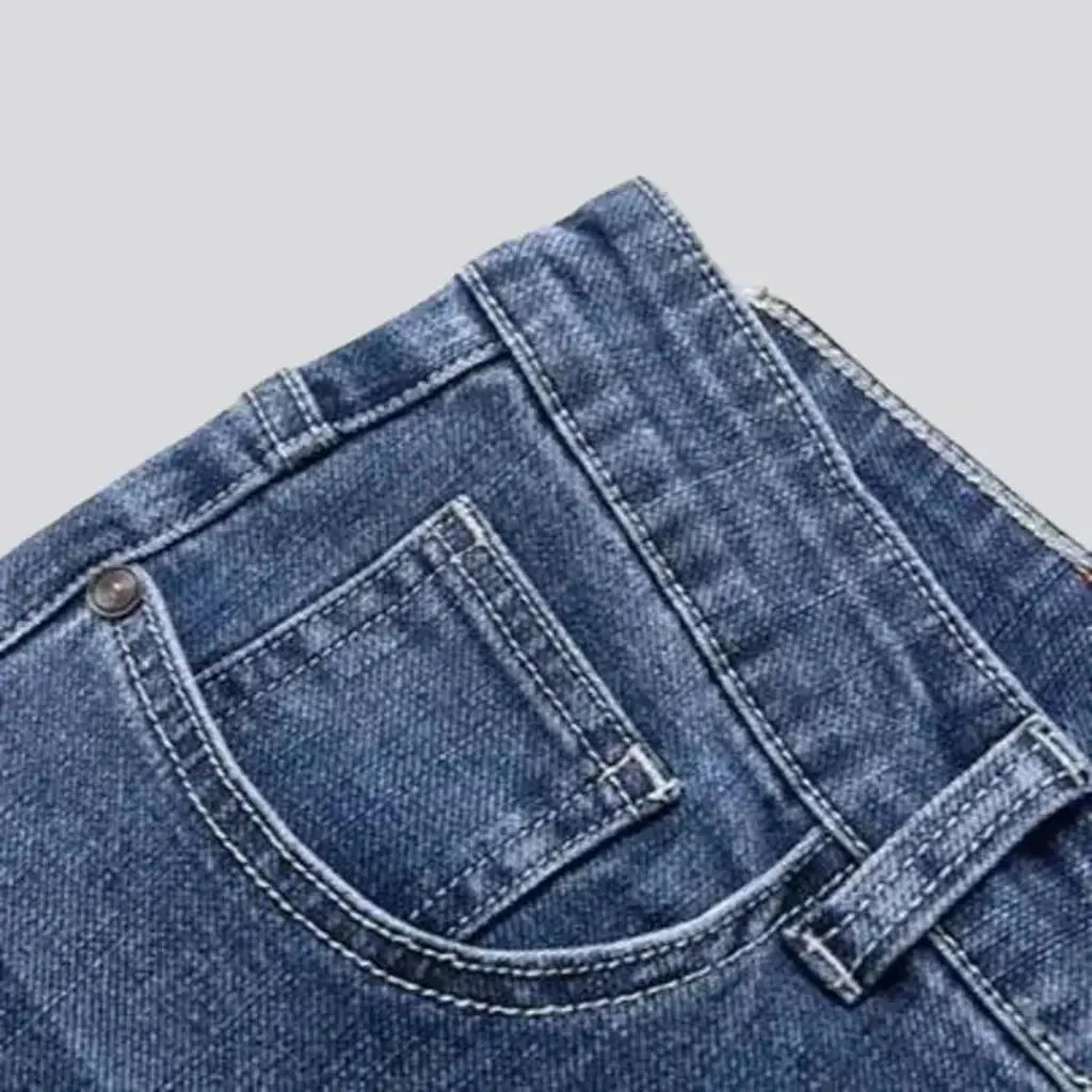 Stretchy men's tapered jeans